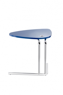 Ein Klassiker ist der Bauhaus-Tisch K22. Höhenverstellbar und in unterschiedlichen Farben erhältlich, ist er der ideale Beistelltisch.