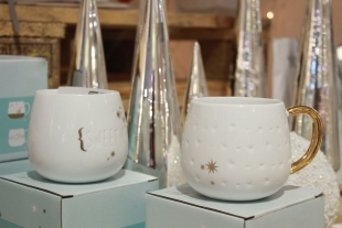 Tasse Winterzucker
Porzellan mit Glasur, Prägung und Dekor
Durchmesser 10 cm, H 8,5 cm
unterschiedliche Motive
€ 19,95